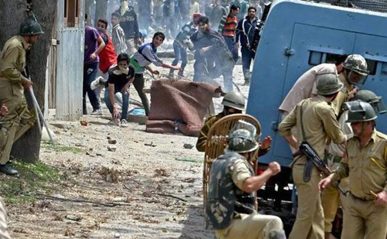 जम्मू-कश्मीर में हिंसा फैलाने के लिए आसिया अंद्राबी और शब्बीर शाह को मिले 10-10 करोड़ रुपये
