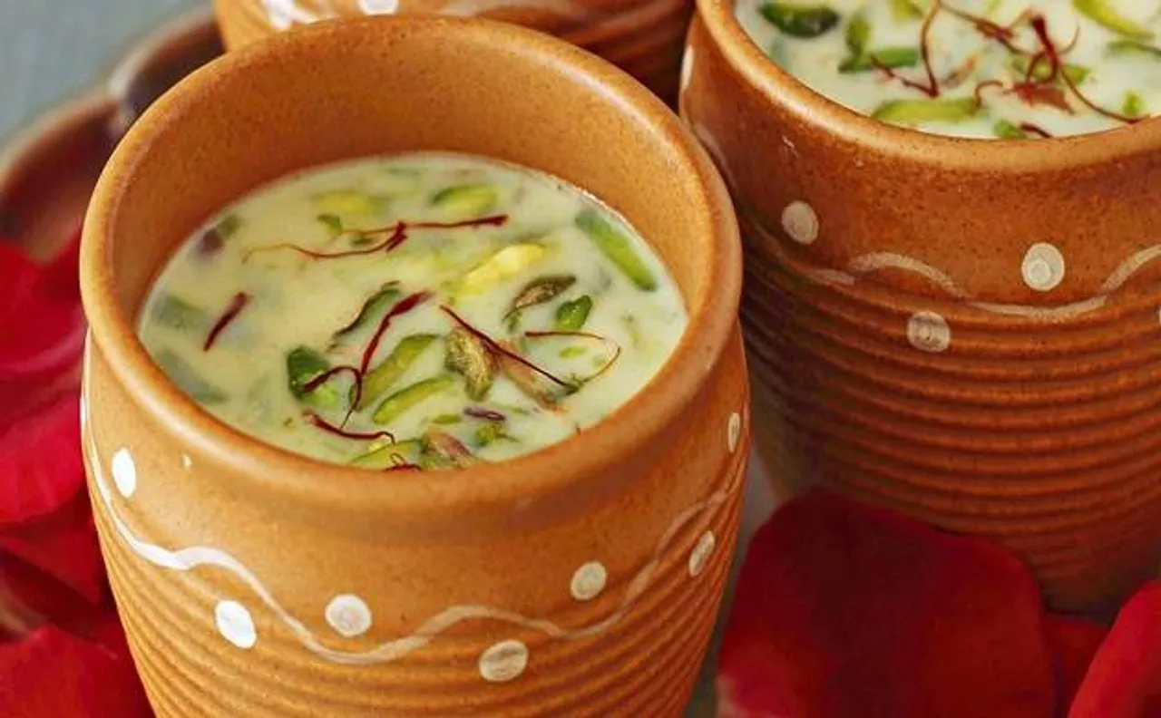 चिलचिलाती गर्मी से बचने के लिए पिये ठंडी ठंडाई, जाने इसे बनाने की रेसिपी