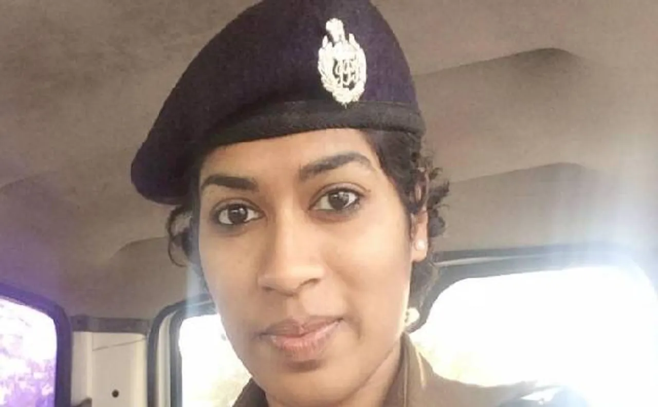 Video: बीजेपी MLA की फटकार के बाद रोई IPS चारू निगम ने फेसबुक पर लिखा- मेरे आंसुओं को मेरी कमजोरी न समझना