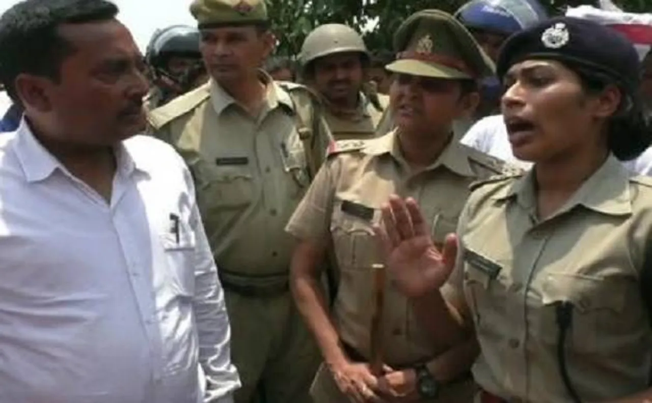 यूपी: रो पड़ी आईपीएस अधिकारी चारू, जब बीजेपी विधायक ने लगाई फटकार, वीडियो हुआ वायरल