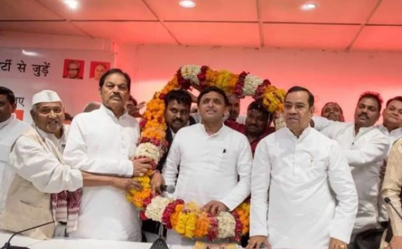 मुलायम के अफसोस पर अखिलेश का जवाब, 'मुझे मुख्यमंत्री बनाना भूल कैसे थी, यह नेताजी से पूछें'