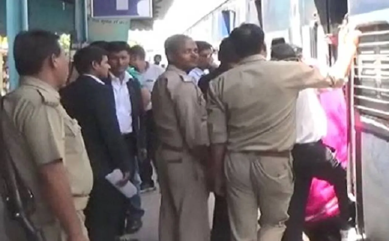 UP: लखनऊ का चारबाग स्टेशन नक्सलियों के निशाने पर, बम से उड़ाने की दी धमकी