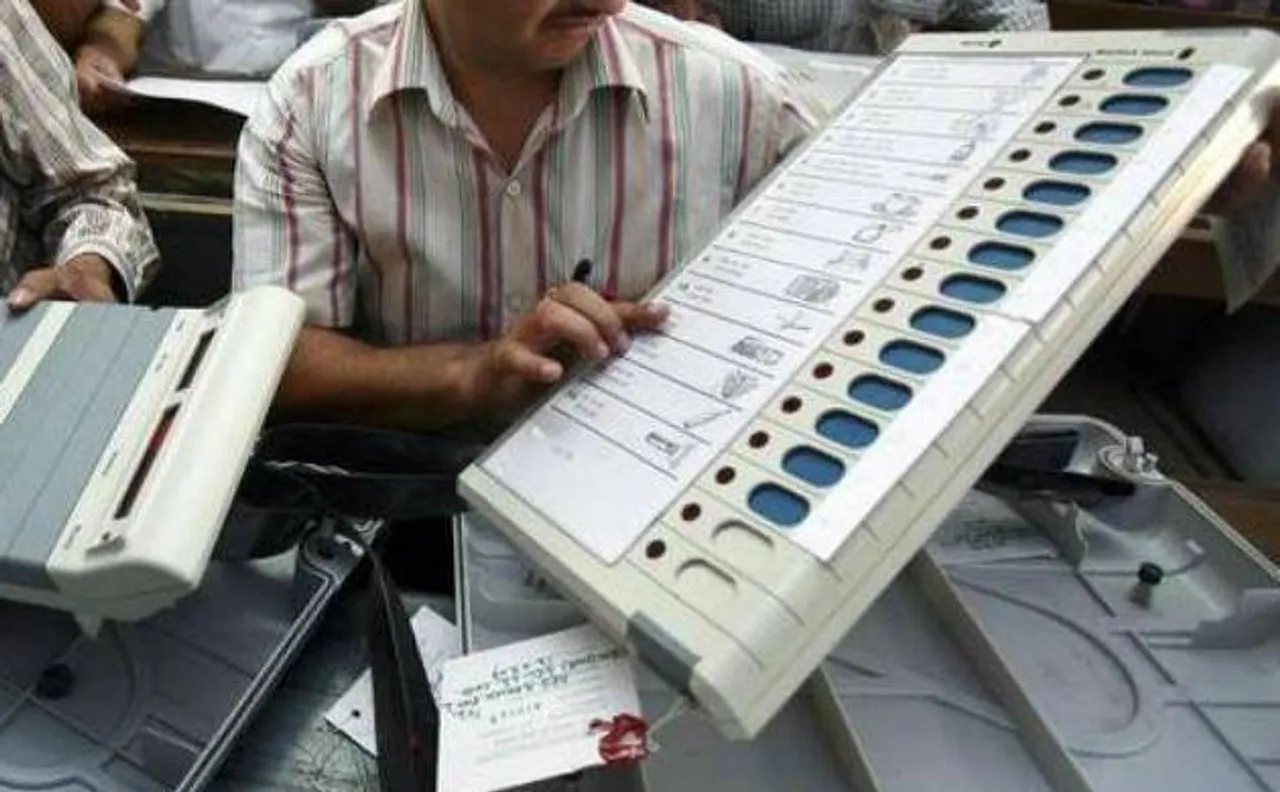 EVM विवाद: चुनाव आयोग के साथ आज सर्वदलीय बैठक, AAP बोली- साबित करेंगे कैसे हो सकती है छेड़छाड़