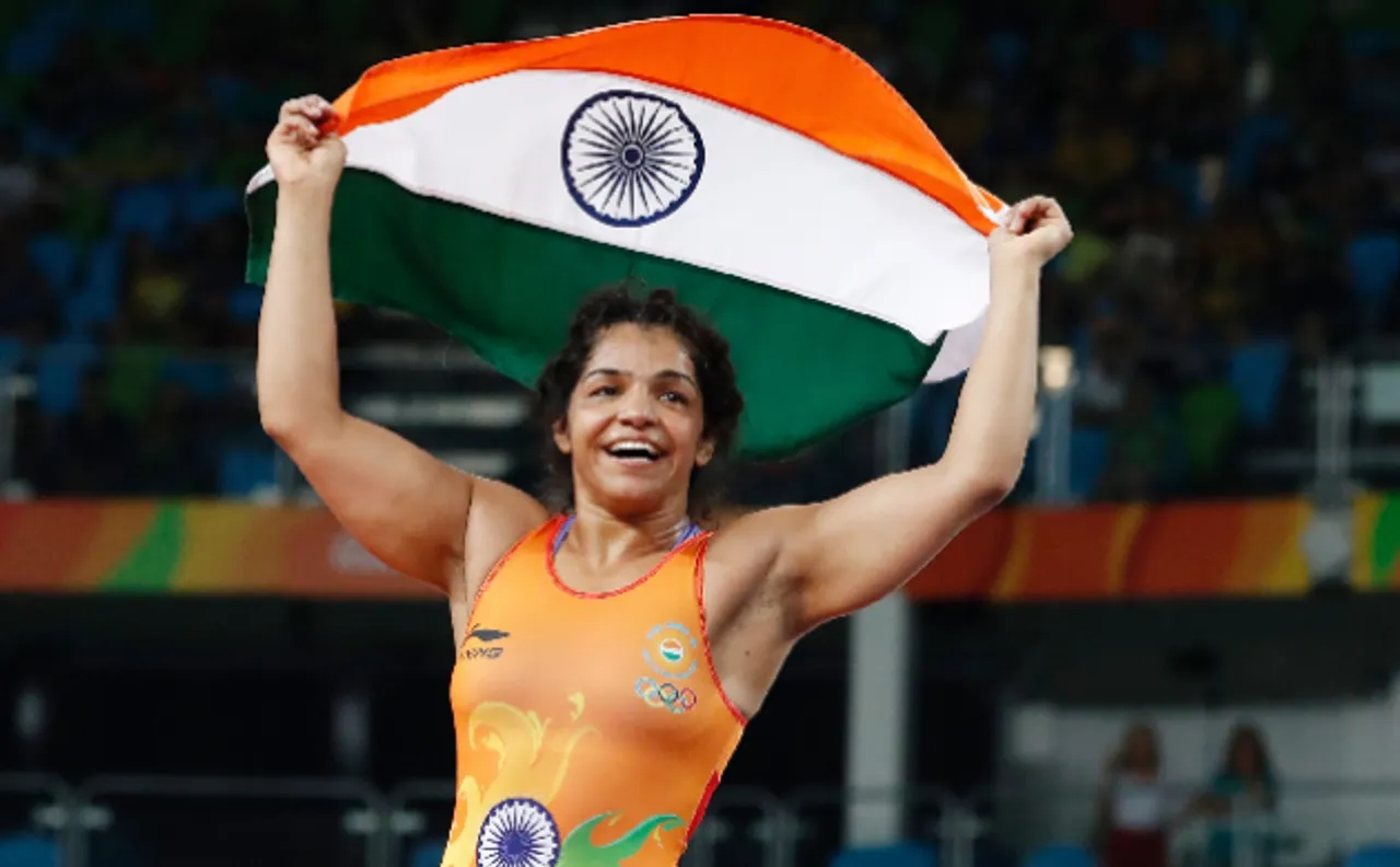 कुश्ती: साक्षी मलिक ने एशियन रेसलिंग चैम्पियनशिप में जीता सिल्वर, विनेश को ब्रॉन्ज