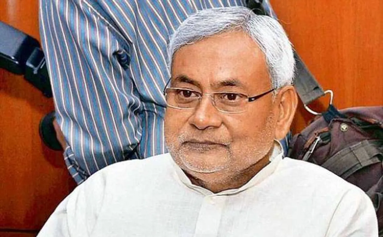 सुशील मोदी ने नीतीश को बताया बेचारा, कहा- सरकार में बने रहने के लिए लालू पुत्र पर नहीं कर रहे कार्रवाई