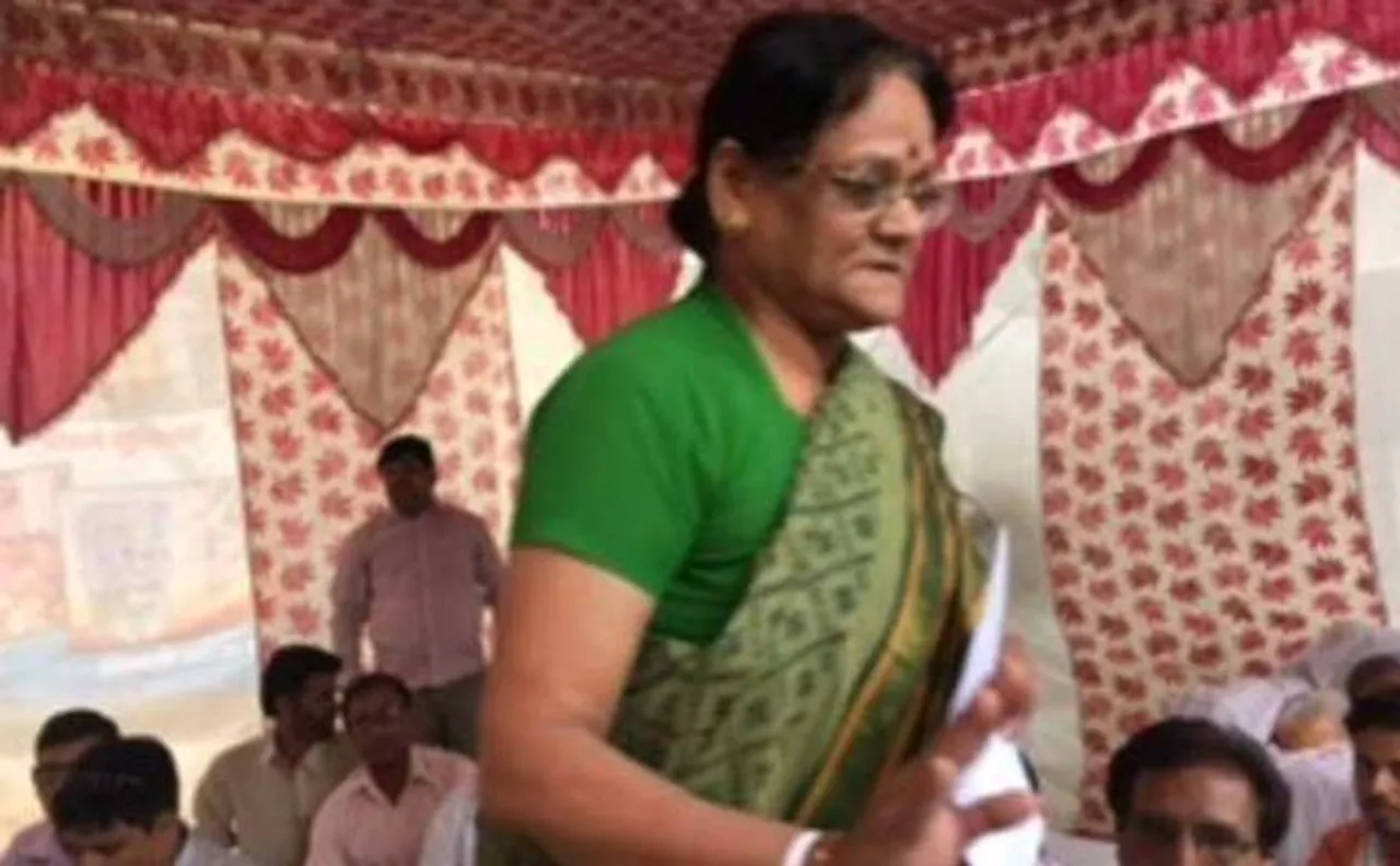 कपिल मिश्रा की मां ने केजरीवाल को लिखा खत, कहा- मेरे बेटे के सवालों से भाग नहीं सकते