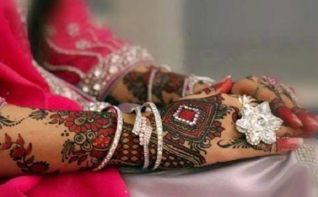 UP: शादी के पहले लड़कें वालों ने उतरवाए दुल्हन के कपड़े, थाने में किया तमाशा