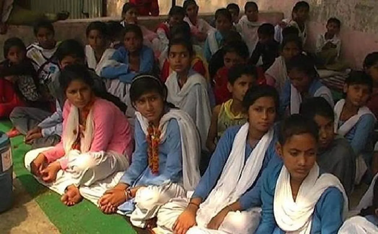 रेवाड़ी: छात्राओं की मांग के आगे झुकी हरियाणा की खट्टर सरकार, स्कूल होगा अपग्रेड