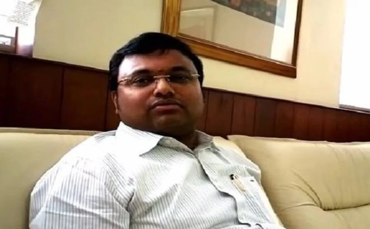 सीबीआई छापे के बाद लंदन रवाना हुए कार्ति, पिता पी चिदंबरम ने कहा पहले से तय था कार्यक्रम
