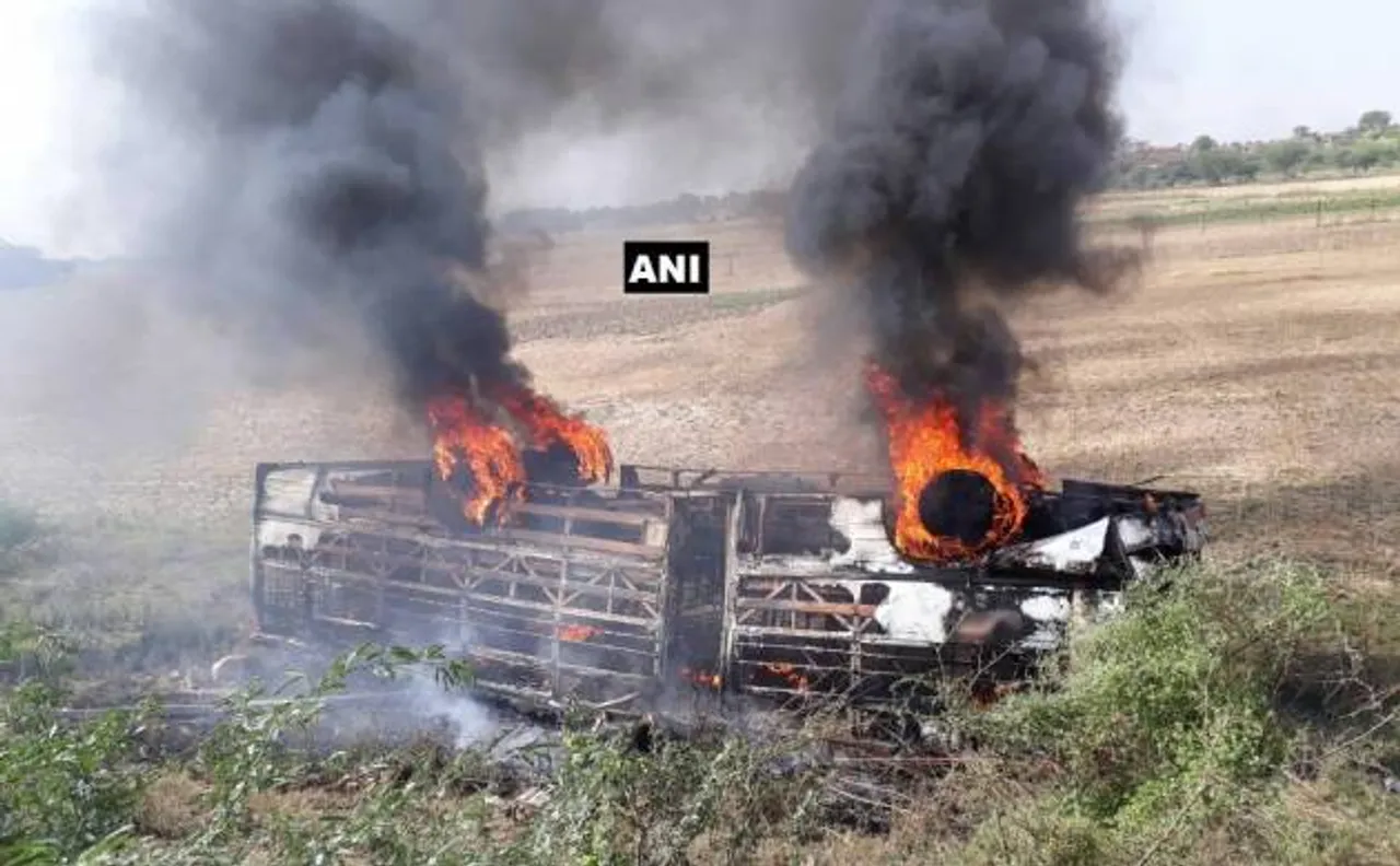 यूपी: बांदा में बस पर हाईटेंशन तार गिरने से लगी आग, 4 की मौत, 15 घायल