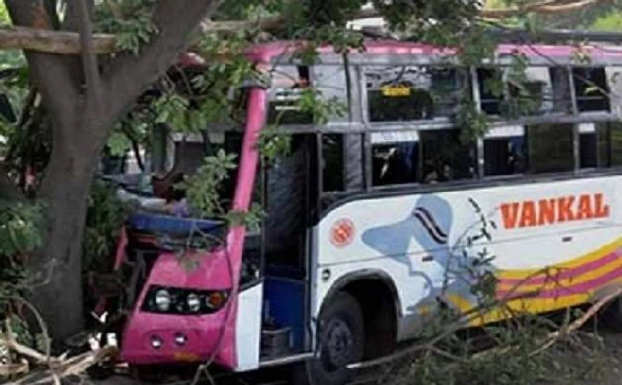 मध्यप्रदेश: अनियंत्रित होकर पलटी बस, 6 की मौत, 10 गंभीर
