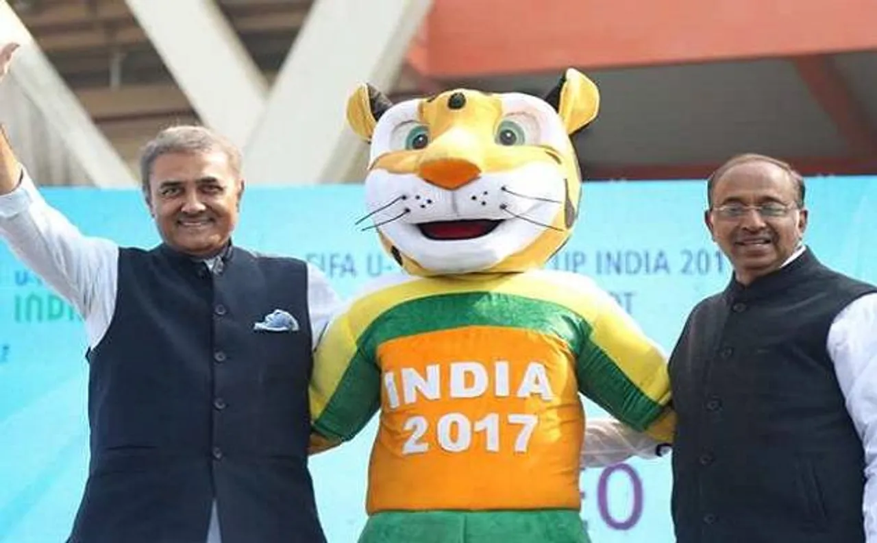 फीफा अंडर-17 विश्व कप की तैयारियां लगभग पूरी, प्रचार के लिए विशालकाय फुटबॉल का हुआ अनावरण