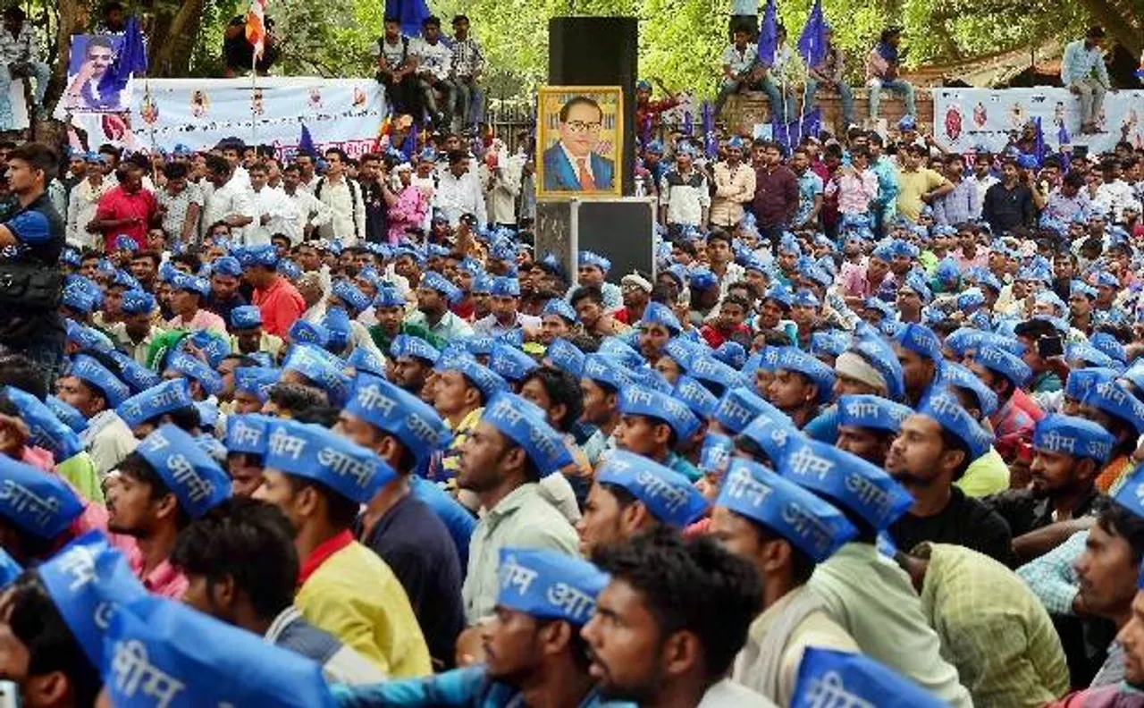 यूपी से दिल्ली तक योगी सरकार के खिलाफ प्रदर्शन, सीएम ने कहा विपक्ष फैला रहा 'अराजकता'