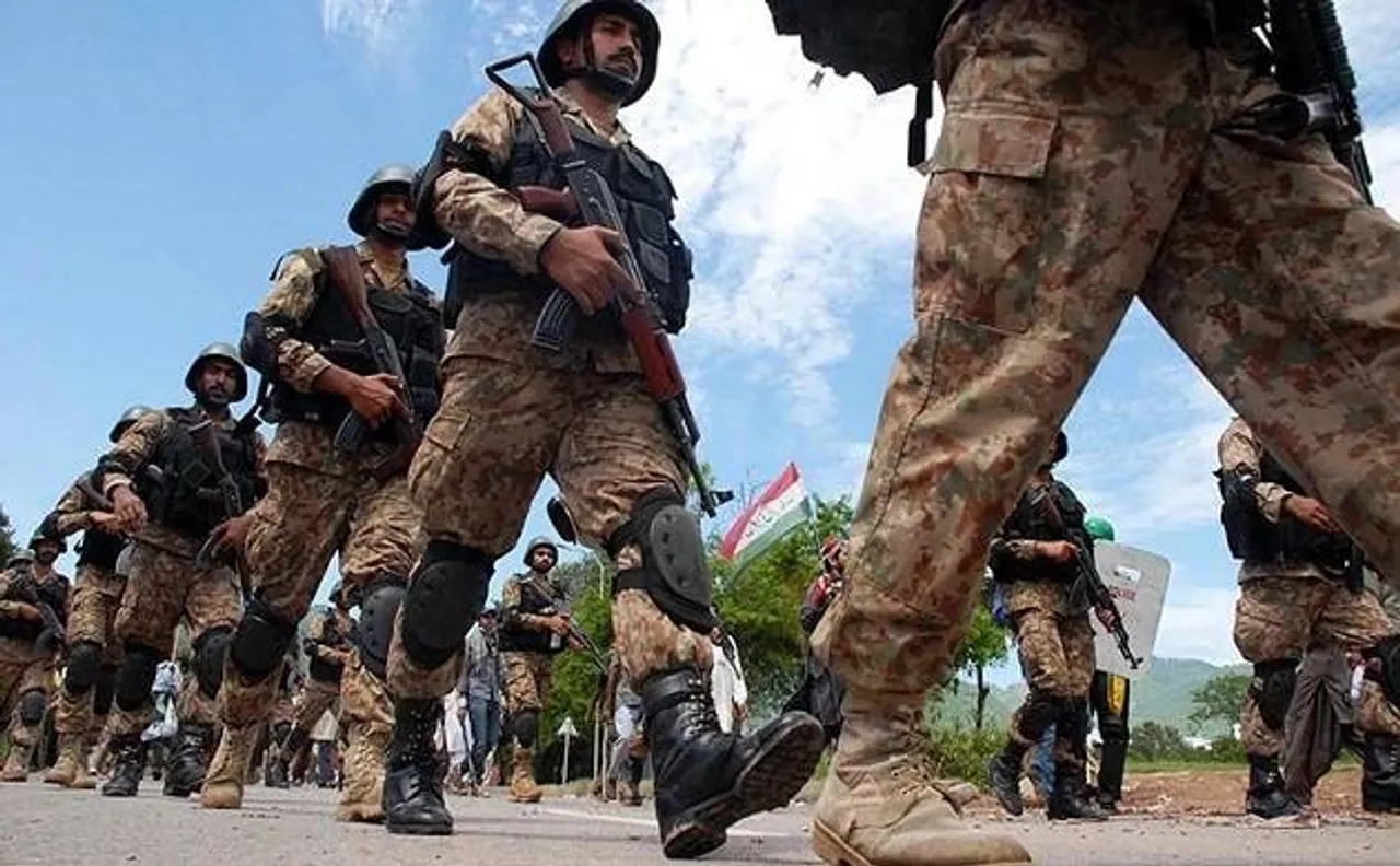 LoC पर तनाव के बीच पाकिस्तान ने अपने रक्षा बजट में की 7 फीसदी की बढ़ोतरी