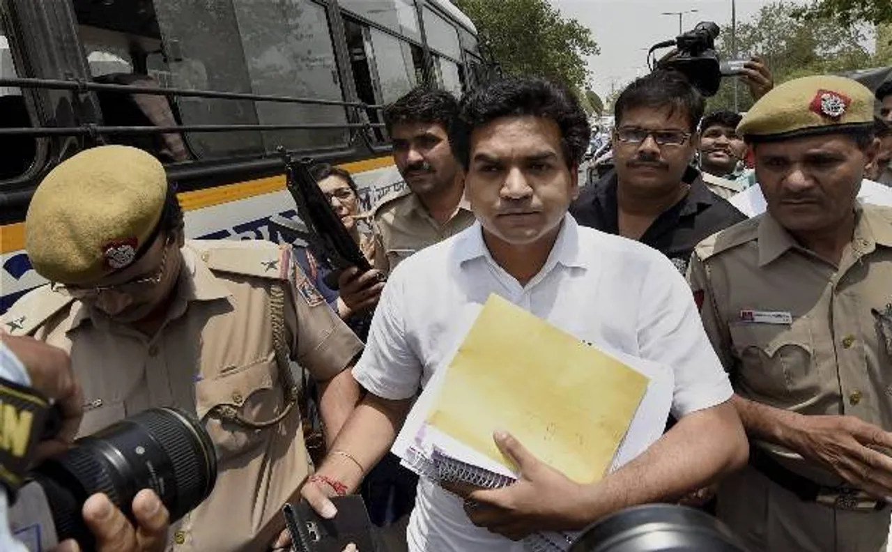 कपिल मिश्रा का अरविंद केजरीवाल पर आरोप, दिल्ली में दवाइयों और एंबुलेंस की खरीद में 300 करोड़ का घोटाला