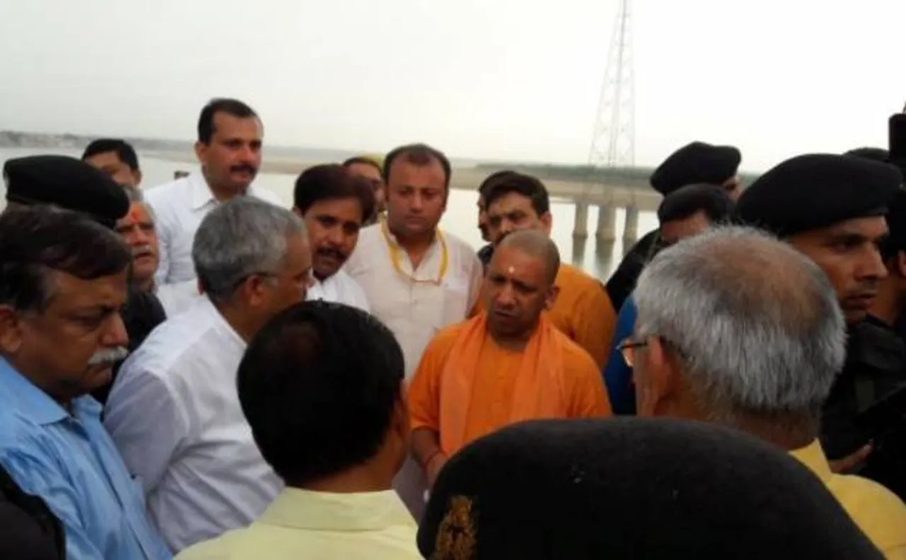 योगी आदित्यनाथ ने कहा, 'गंगा हमारी मां, इसका अपमान राष्ट्रद्रोह'