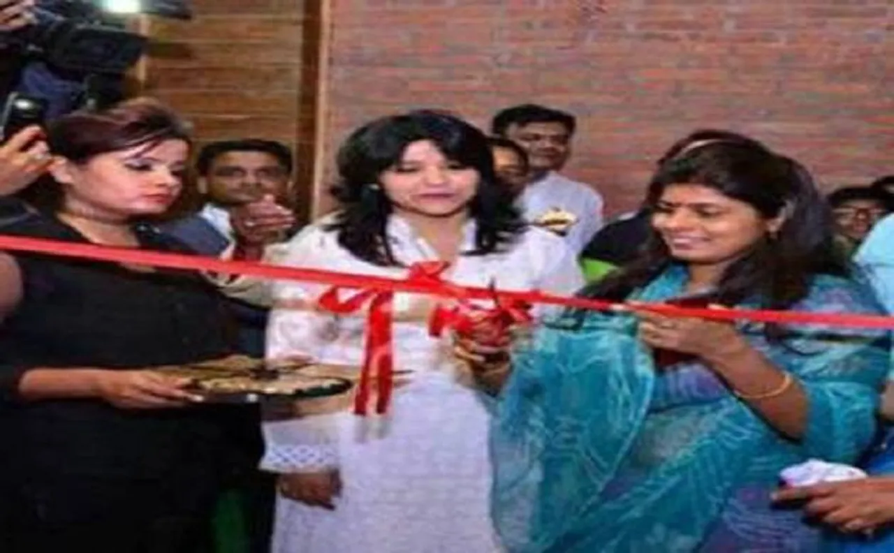 बीयर बार का उद्घाटन कर फंसी स्वाति सिंह, सीएम योगी ने मांगा स्पष्टीकरण