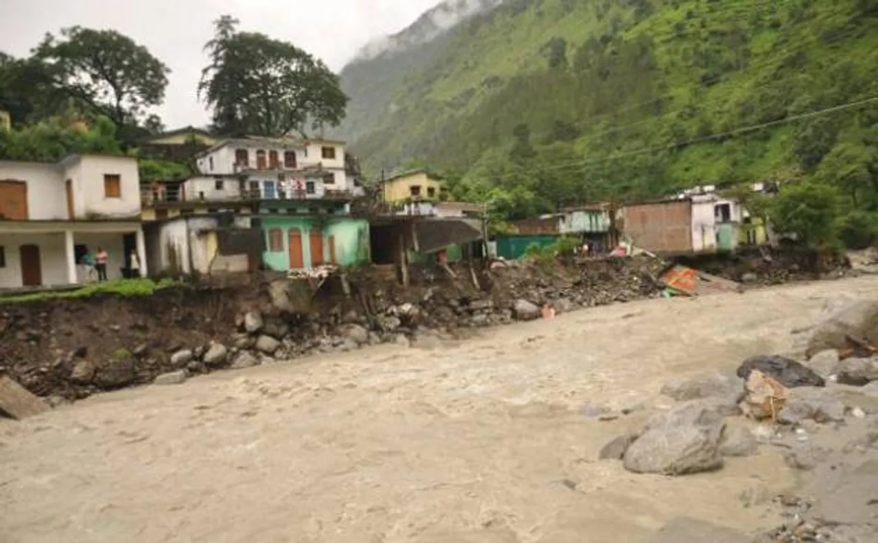 उत्तराखंड में लगातार दूसरे दिन बारिश, अलमोड़ा में बादल फटा