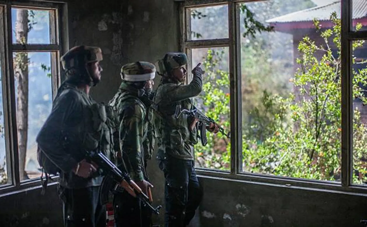 भारतीय सेना की जवाबी कार्रवाई में पांच पाकिस्तानी जवान की मौत, छह घायल