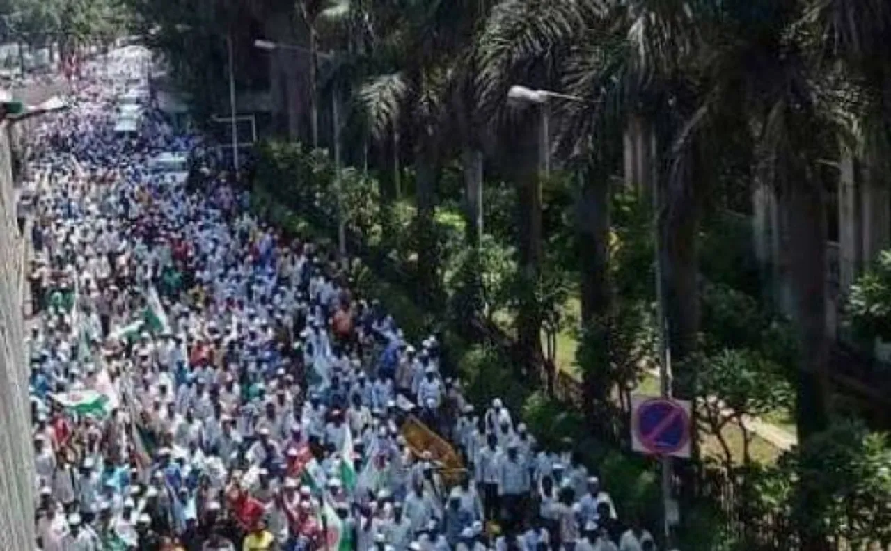 महाराष्ट्र में हिरासत में किसान, कर्ज माफी को लेकर कर रहे हैं प्रदर्शन