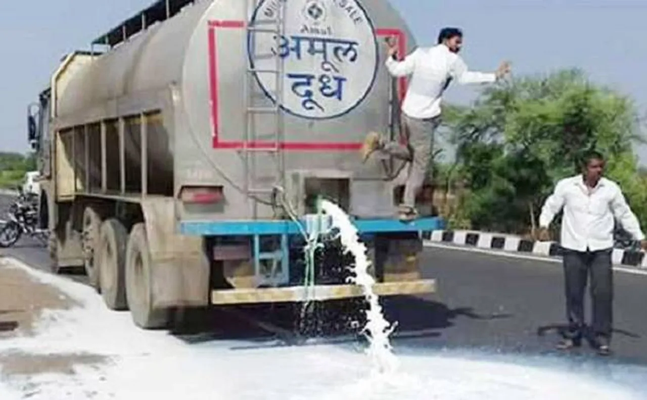 महाराष्ट्र: सीएम फडनवीस से मिले किसान, आश्वासन के बाद की हड़ताल खत्म