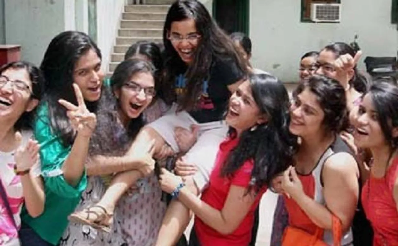 पिछली साल से खराब रहा सीबीएसई बोर्ड का रिजल्ट, दिल्ली ने किया निराश