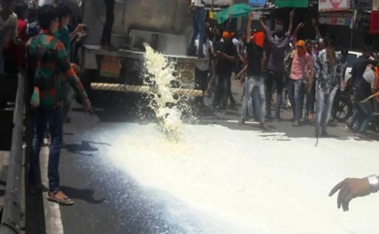 मध्य प्रदेशः कर्ज माफी की मांग कर रहे किसानों पर पुलिस ने चलाई गोली, दो की मौत चार घायल