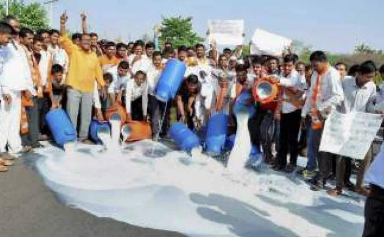 मध्य प्रदेश में किसानों का आंदोलन जारी, मुंबई में बिगड़े हालात