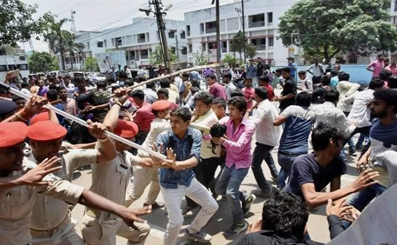 बिहार में रिजल्ट से नाराज छात्रों की हड़ताल