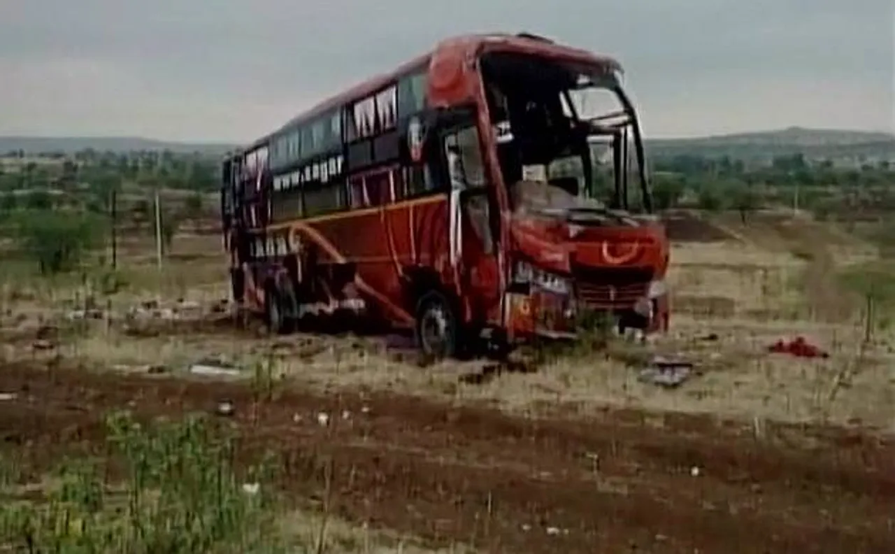 महाराष्ट्र के बीड में  बस एक्सीडेंट में 9 लोगों की मौत, पुणे से लातूर जा रही थी बस