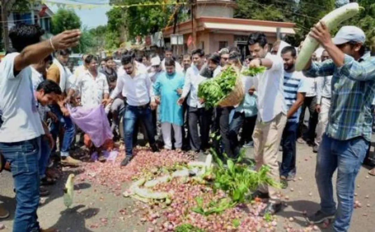 किसान आंदोलन इफेक्ट: मोदी सरकार का अहम फ़ैसला, बैंक से कर्ज़ लेना होगा सस्ता