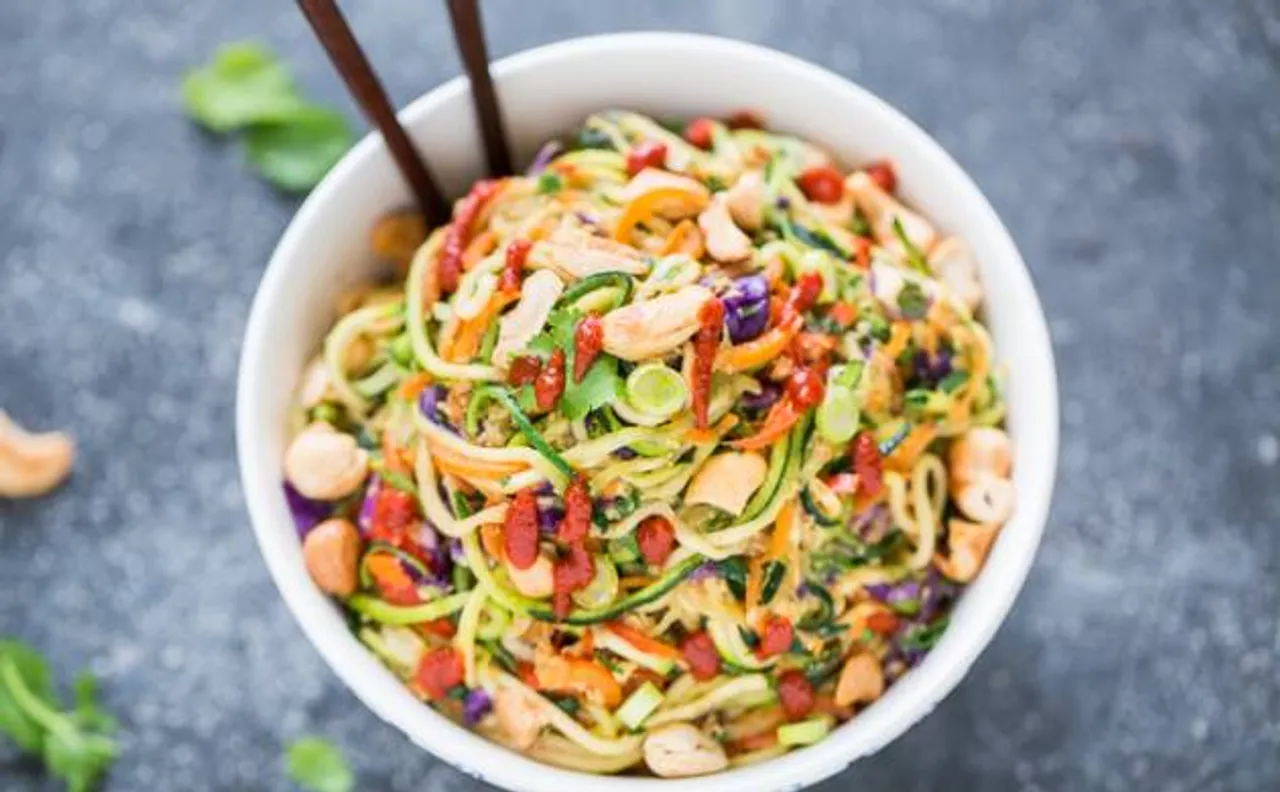 इन 6 तरीकों से नूडल्स को बनाते समय बढाए जायका