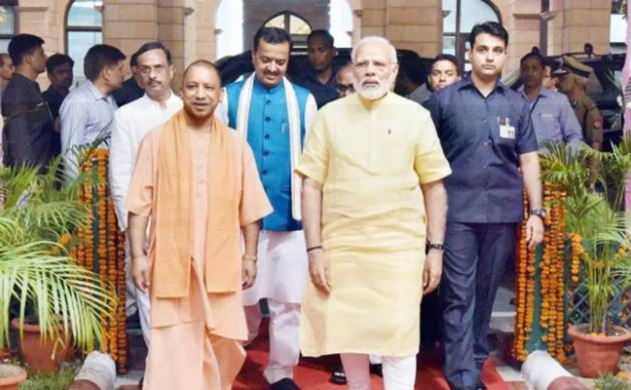 पीएम मोदी के सम्मान में योगी आदित्यनाथ का डिनर, मुलायम हुए शामिल, अखिलेश रहे दूर
