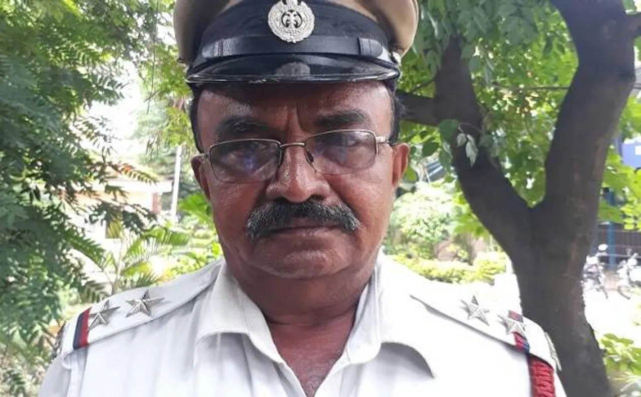 एंबुलेंस के लिए पुलिस इंस्पेक्टर ने रोक दिया राष्ट्रपति का काफिला, होगा सम्मानित