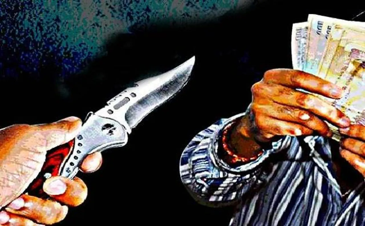 UP: परिजनों को बनाया बंधक, दवा व्यापारी के घर से 40 लाख की लूट