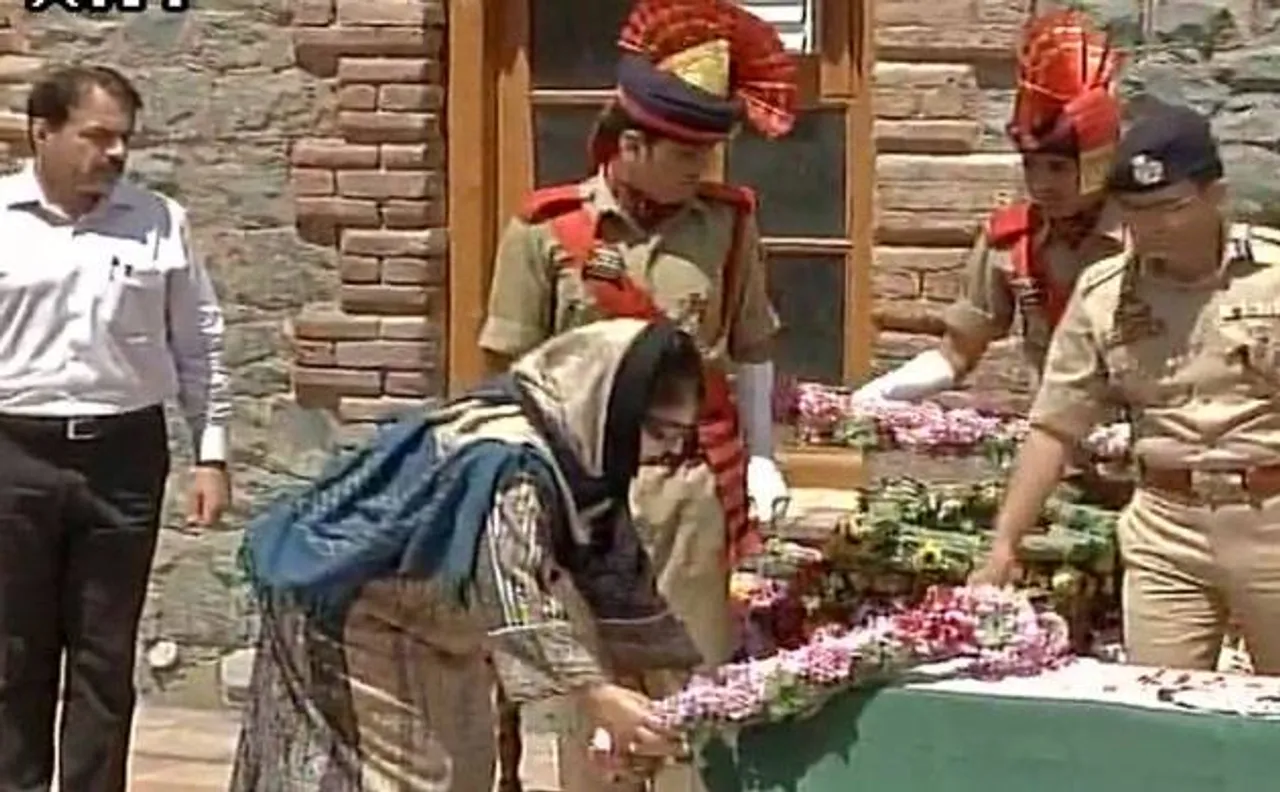 वीडियोः श्रीनगरः DSP की पीटकर हत्या, सीएम महबूबा ने बताया शर्मनाक, मीरवाइज़ ने की निंदा
