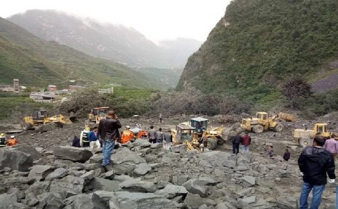 चीन: भूस्खलन में 141 लोग लापता, बचाव कार्य जारी