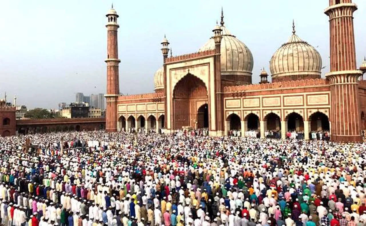 ईद की धूम, राष्ट्रपति प्रणब मुखर्जी, प्रधानमंत्री नरेंद्र मोदी ने दी बधाई