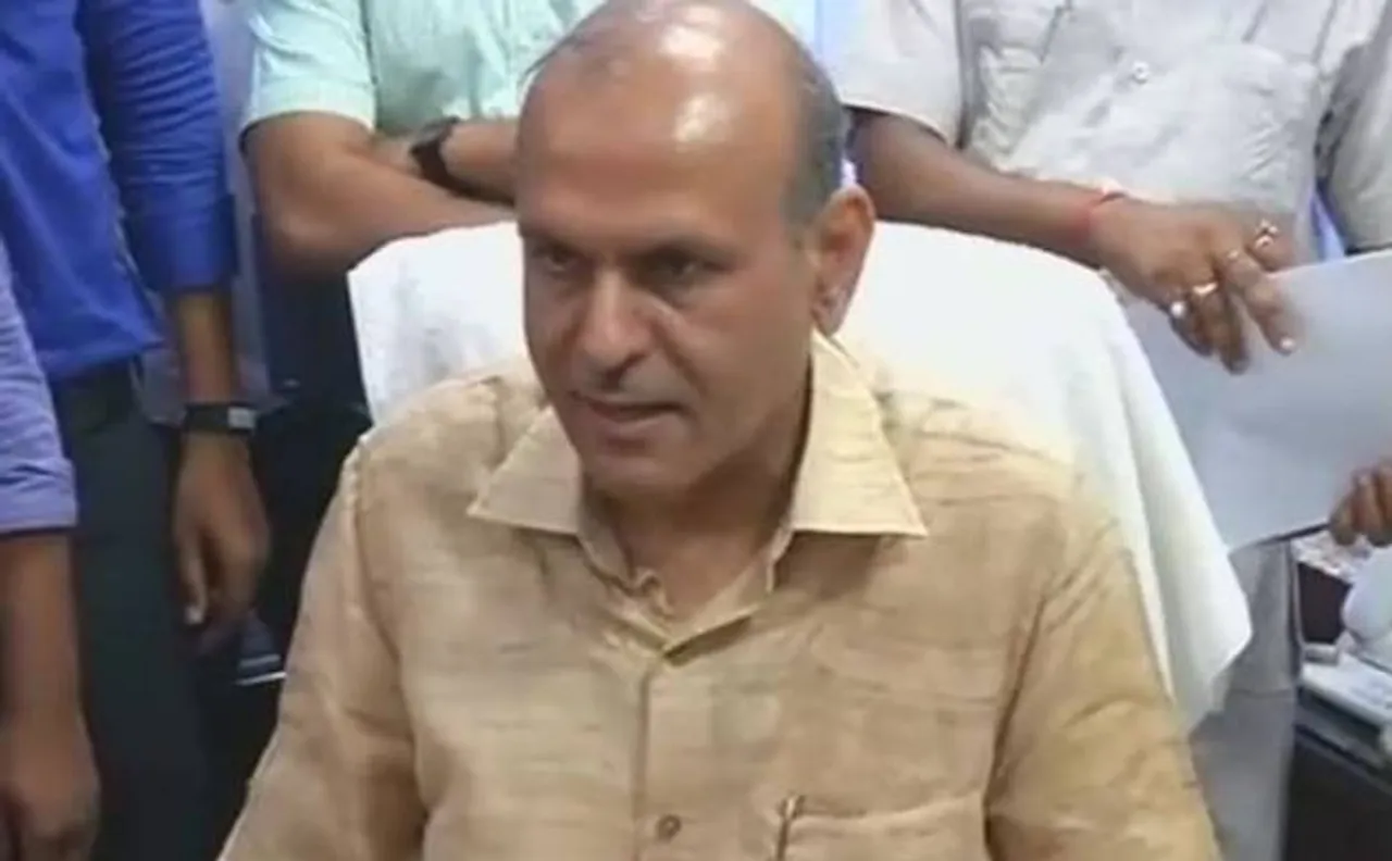 यूपी में बड़ा प्रशासनिक फेरबदल, मुख्य सचिव समेत 40 आईएएस अफसरों का तबादला