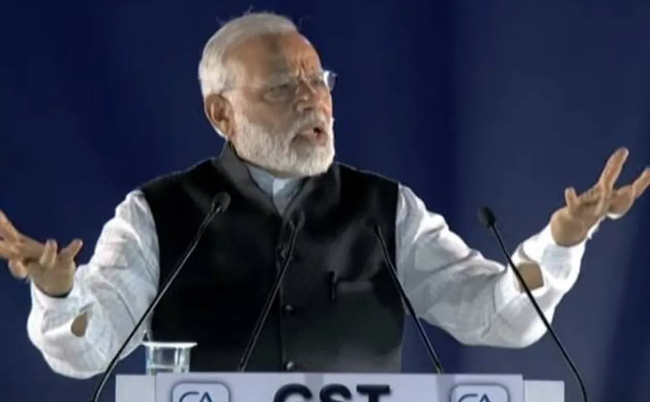 जीएसटी लागू होने के बाद टैक्स चोरों पर जमकर बरसे मोदी, जानिए पीएम के भाषण की बड़ी बातें