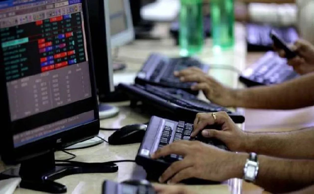 GST इफेक्ट: सेंसेक्स में शानदार 300 अंकों की उछाल, निफ्टी 9615 के पार