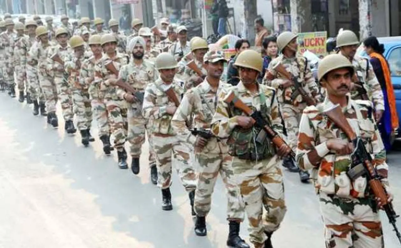 पश्चिम बंगाल के  24 परगना में संप्रादायिक दंगे, केंद्र ने भेजे 300 अर्द्धसैनिक बल