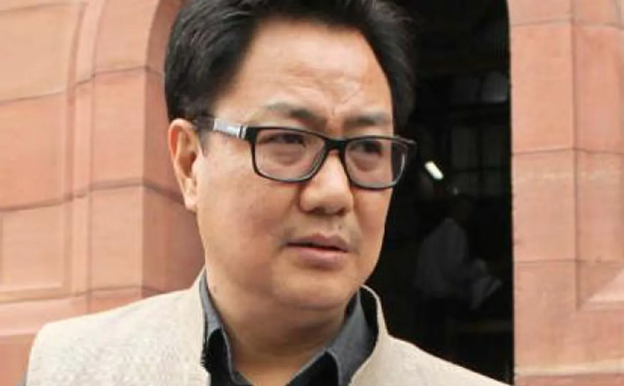 खराब मौसम के चलते ईटानगर में किरण रिजिजू के हेलीकॉप्टर की आपात लैंडिंग