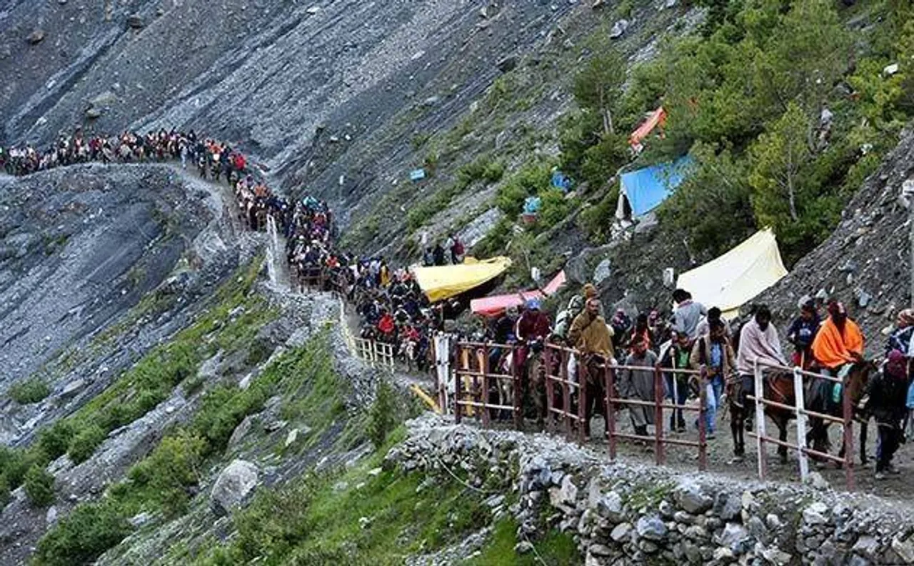 अमरनाथ यात्रा फिर बहाल, आतंकी बुरहान की बरसी पर एक दिन के लिए रोक दी गई थी यात्रा