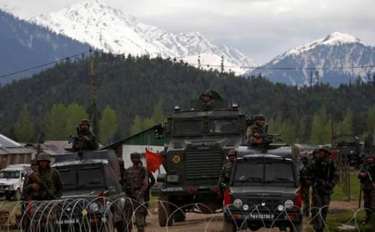 पाकिस्तानी सेना का दावा, LoC पर दो भारतीय सैन्य चौकियों को उड़ाया