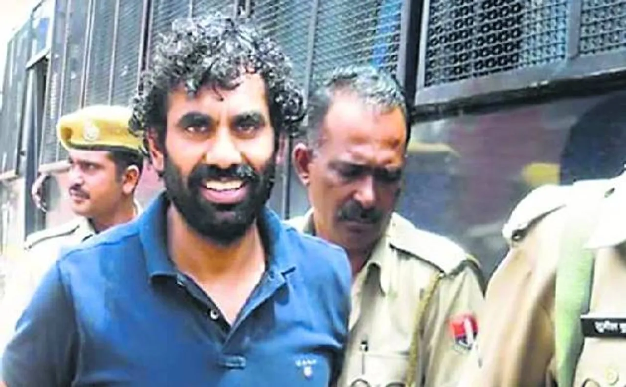 आनंदपाल एनकाउंटर: राजपूतों की भीड़ ने पुलिस गाड़ी को किया आग के हवाले, चार जिलों में धारा 144 लागू