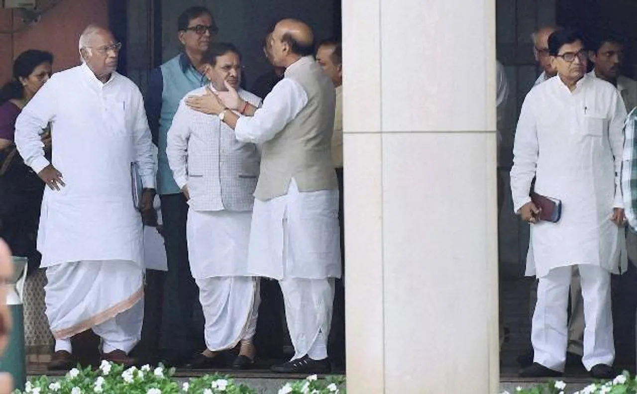 भारत-चीन के बीच सीमा पर तनाव, मोदी सरकार ने आज बुलाई सर्वदलीय बैठक