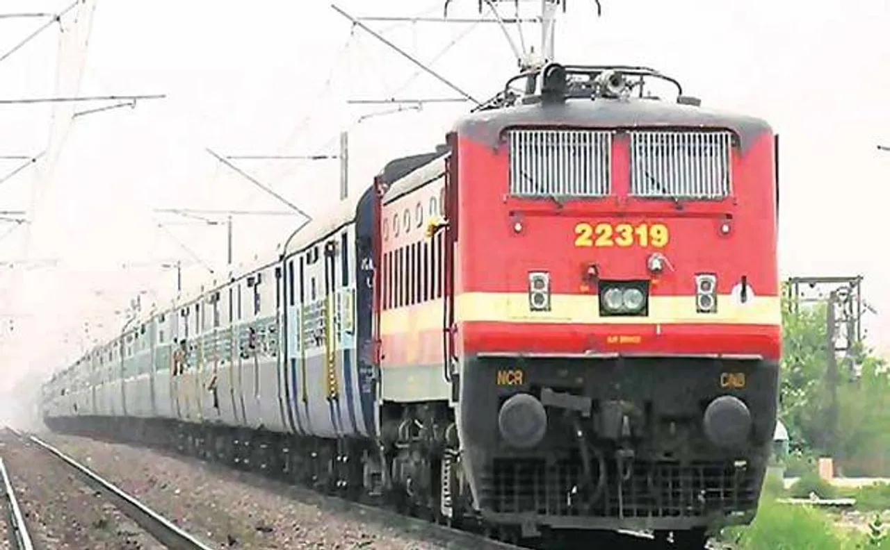 यूपीः चलती ट्रेन में बदमाशों ने एक परिवार के साथ की मारपीट और लूटपाट