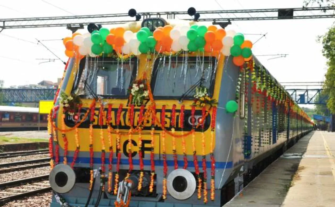 सौर ऊर्जा से चलने वाली देश की पहली ट्रेन, जानिए क्या है खास बातें