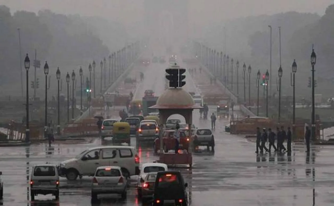 दिल्ली-एनसीआर में भारी बारिश, ट्रैफिम जाम ने बढ़ाई मुसीबत